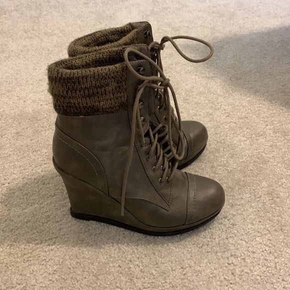 Gray lace up ankle booties - Picture 2 of 7